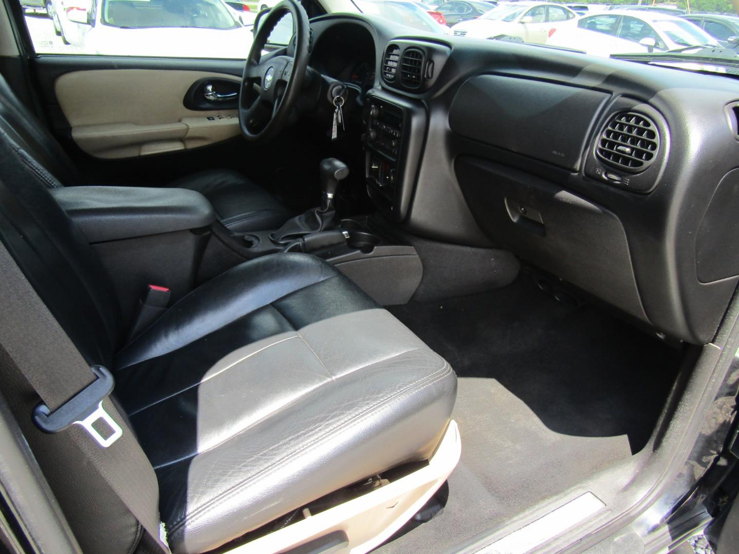 2007 Black /Black Chevrolet TrailBlazer LS1 2WD (1GNDS13S472) with an 4.2L L6 DOHC 24V engine, Automatic transmission, located at 15016 S Hwy 231, Midland City, AL, 36350, (334) 983-3001, 31.306210, -85.495277 - Photo#9